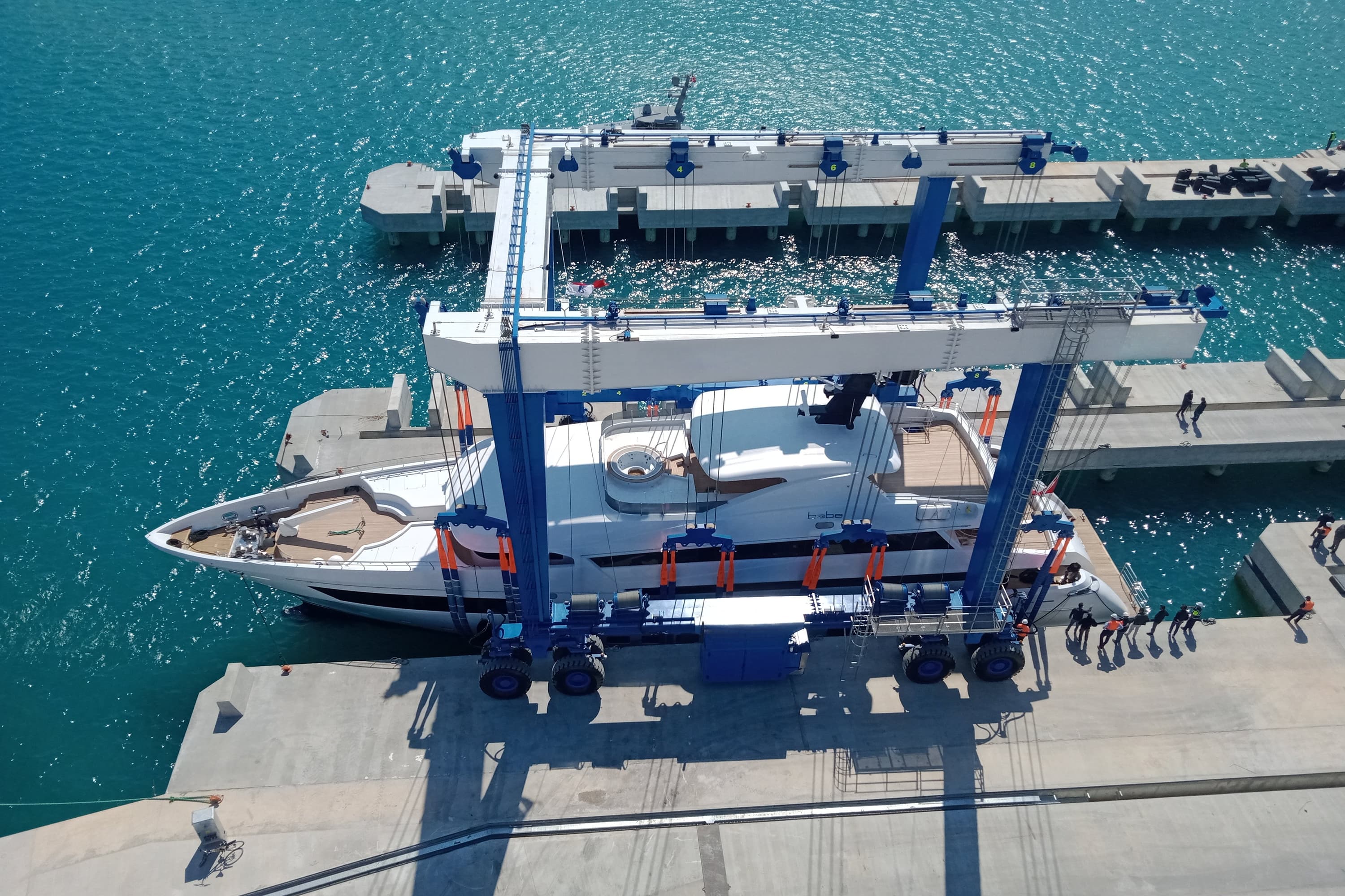 hscrane-customized-travel-lift-1
